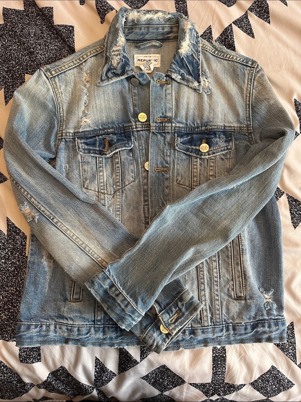 Distressed Light Blue Denim Jacket with Skull 💀